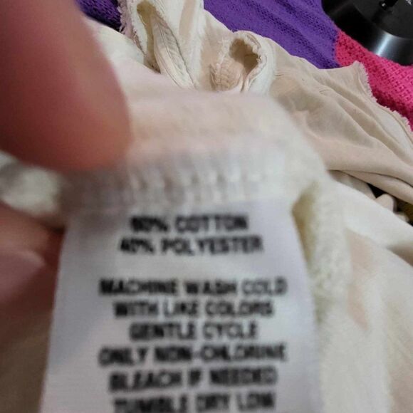 Used: Wonderland  V neck Cream Dress size L - Picture 10 of 11